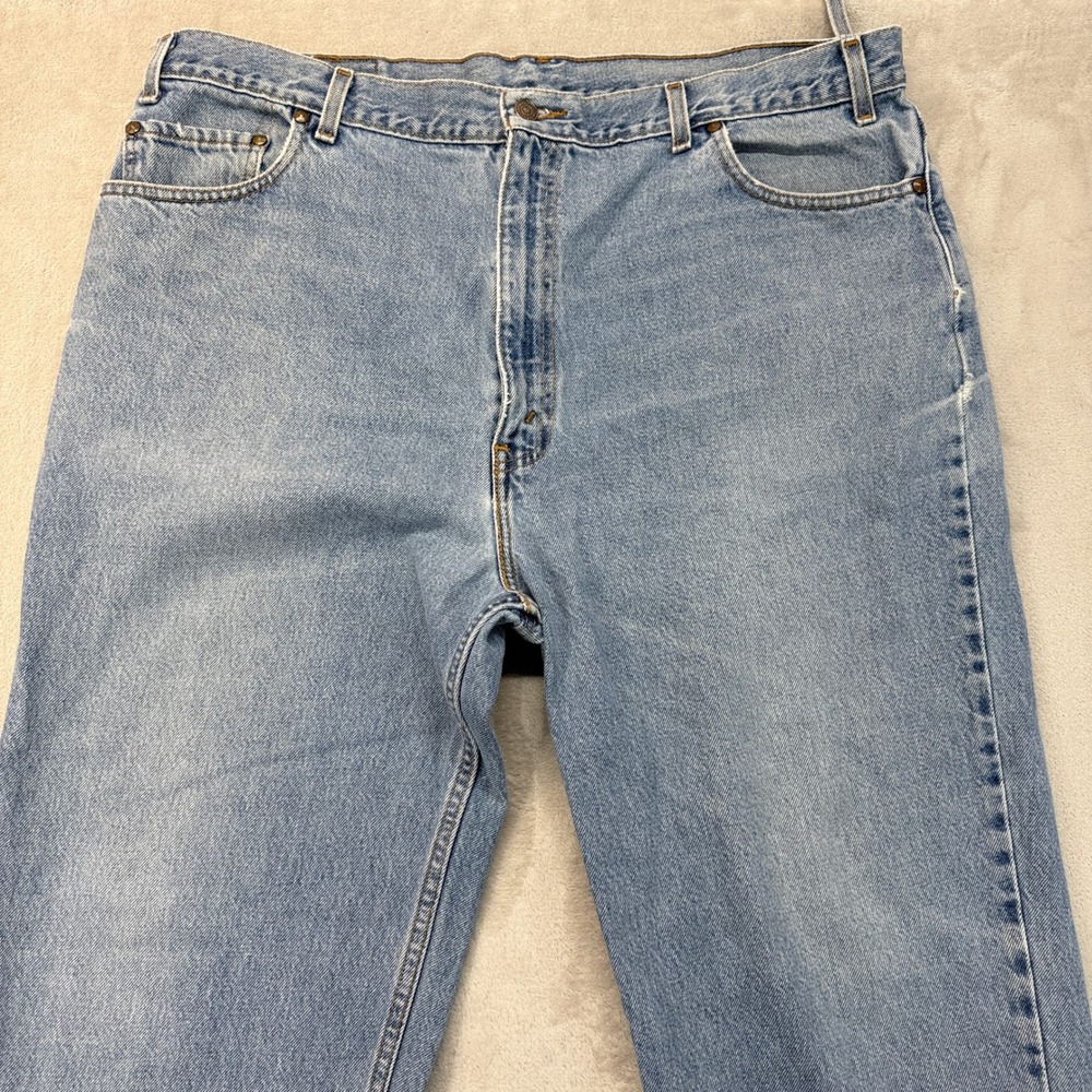Vintage Levi's 550 Mens 42x32 Blue Relaxed Fit Light Wash 90s Denim Brown‎ Tab - Picture 9 of 12